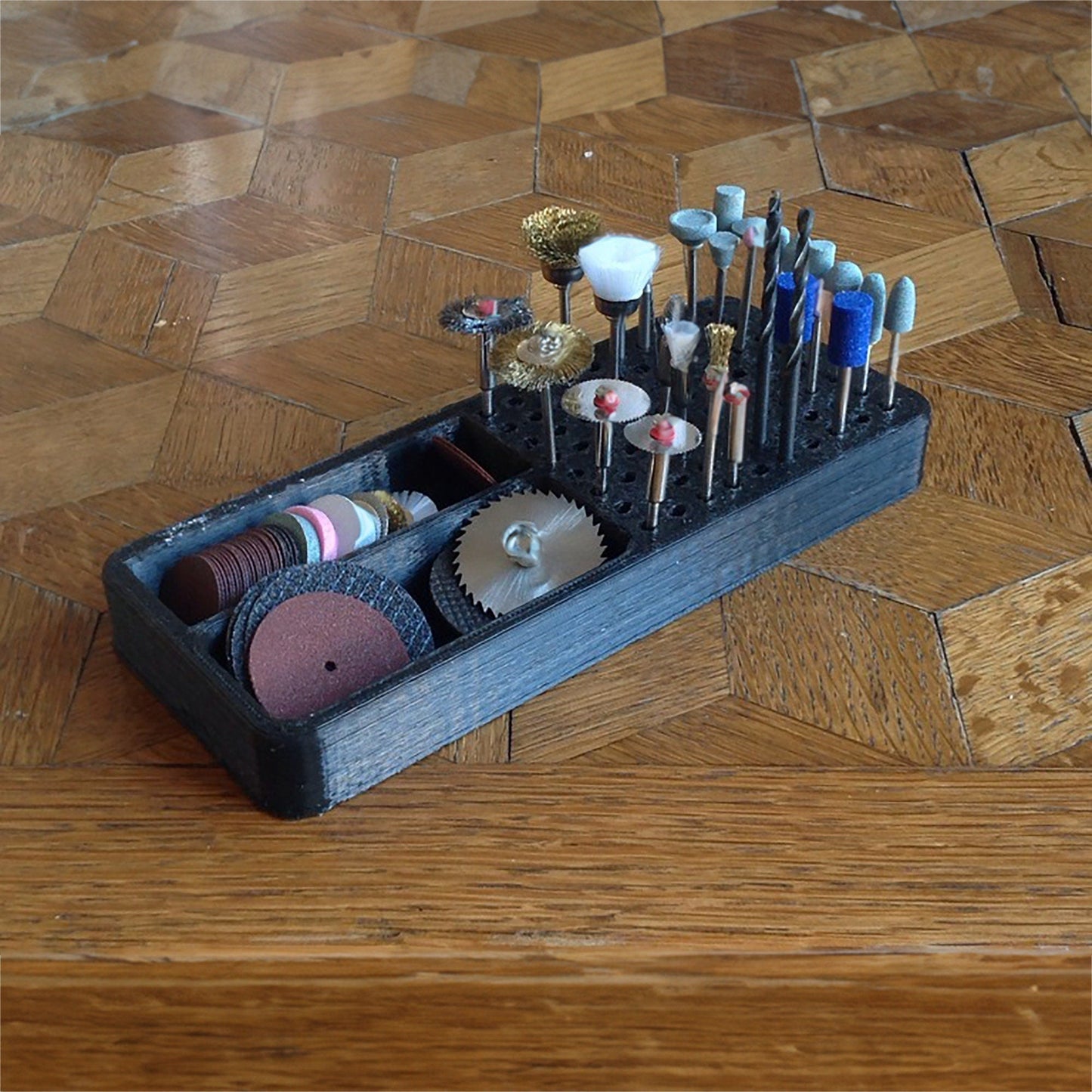 a wooden table topped with lots of pins and needles