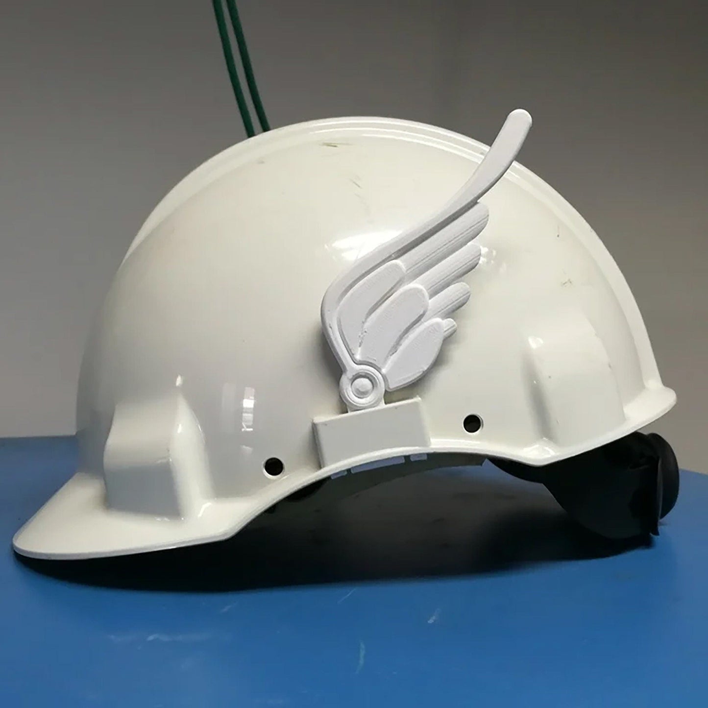 a white helmet with a white wing on it