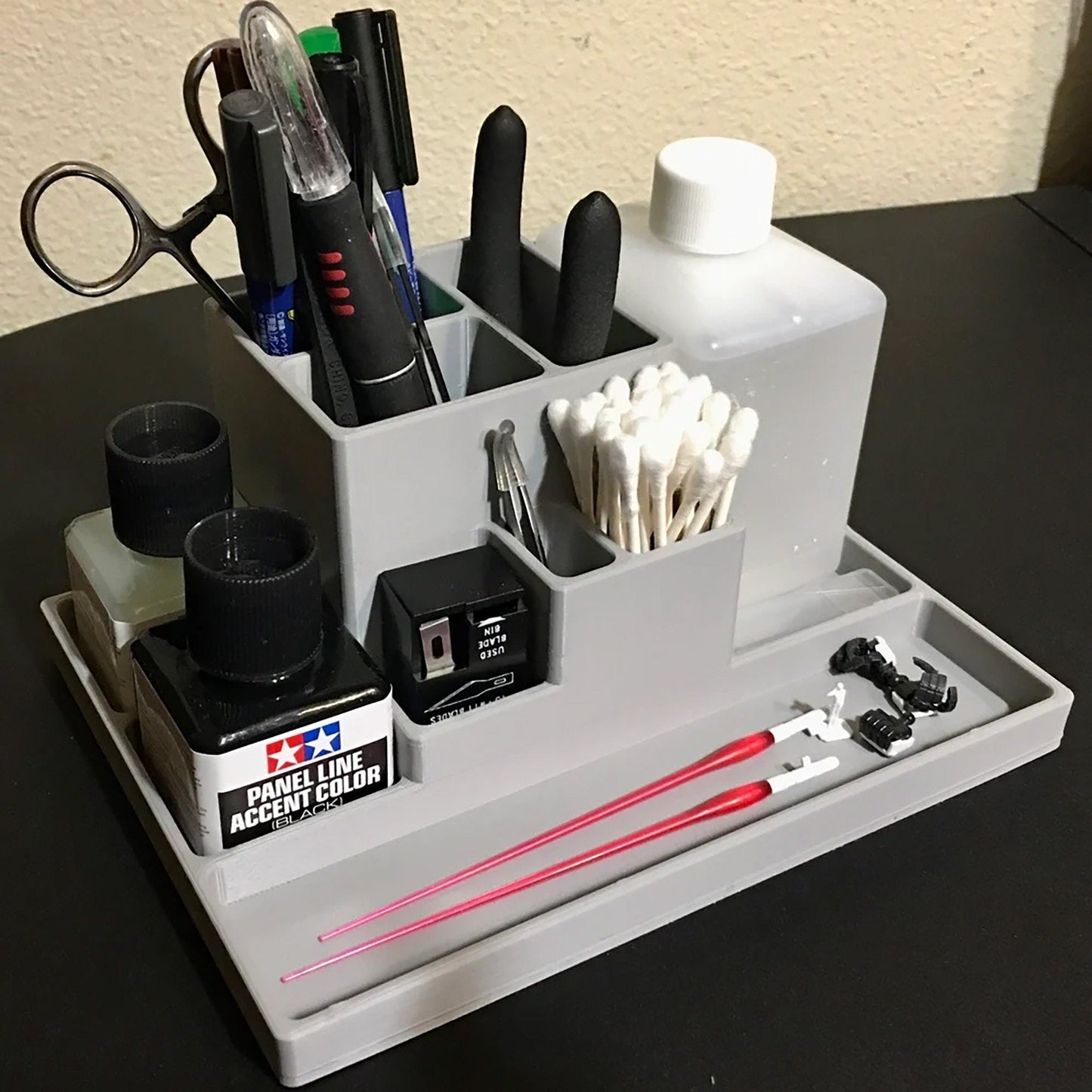 Tool Holder for Miniatures and Model Building